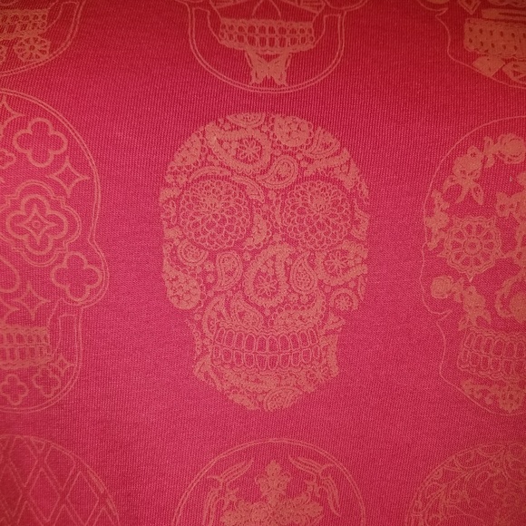 Sugar skulls that glow in the dark by Glowees - Picture 4 of 8